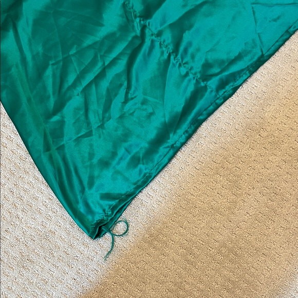 Emerald Green Satin Sari Slip/Skirt - Picture 2 of 4